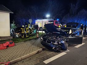 Ein Insasse musste von der Feuerwehr aus dem Fahrzeug befreit werden
