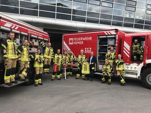 Neue Uniformen für die Feuerwehr Hemer 