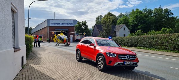 Der Rettungshubschrauber landete auf der Hönnetalstraße