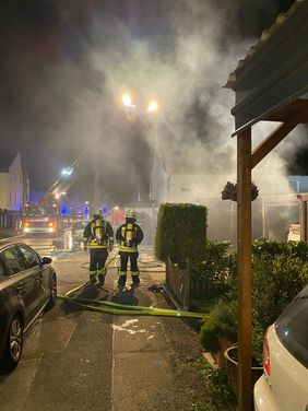 Die Einsatzstelle musste in der Jübergstraße erst gesucht werden, konnte dann aber in einer Garage gefunden werden