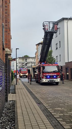 Auch die Drehleiter wurde in Stellung gebracht