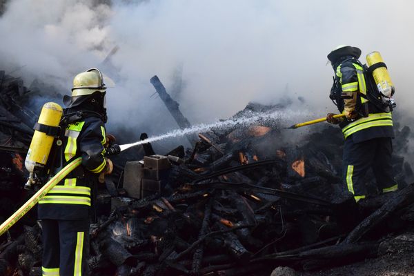 Die Feuerwehr konnte nur unter Atemschutz arbeiten.