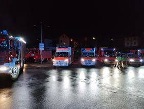 Auf dem Penny-Parkplatz wurde ein Bereitstellungsraum eingerichtet